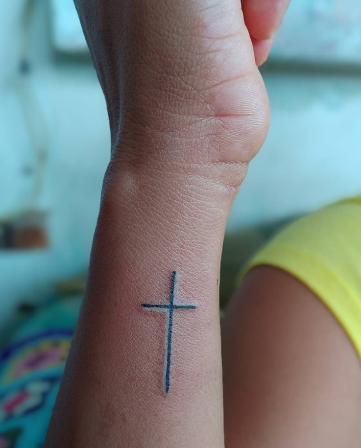 113 Cross Tattoos Embracing Wrist Beauty – A Timeless Tapestry of Faith ...