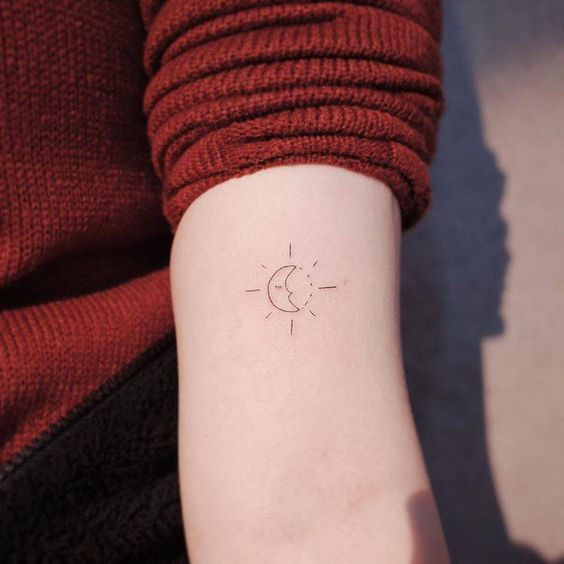 32 Bicep Tattoo Styles to Showcase Women’s Grace and Strength - Psycho Tats