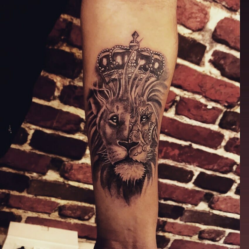 Amazing Lion With Crown Tattoo Ideas To Try Right Now - Psycho Tats