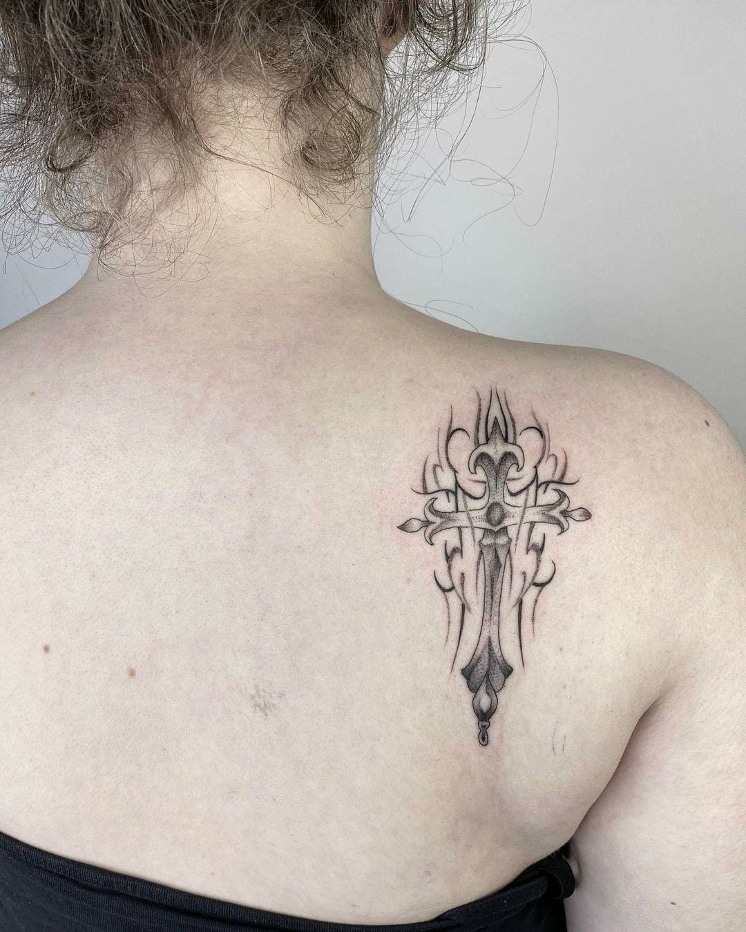 50 Cross Tattoo Concepts for Shoulder: Blending Faith and Aesthetics ...