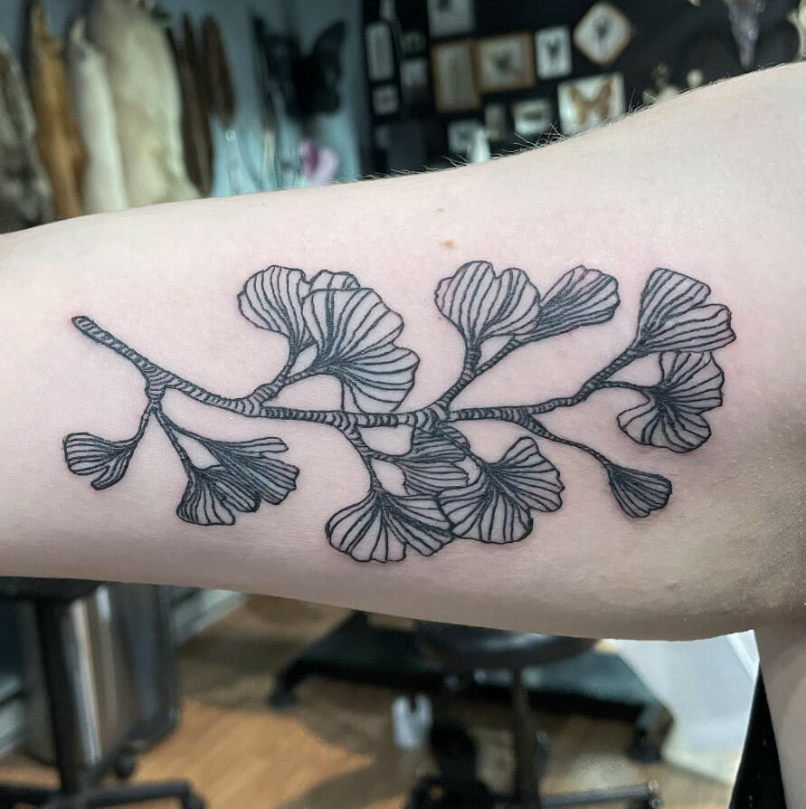31 Ginkgo Leaf Tattoo Designs to Showcase the Versatility of the Ginkgo ...