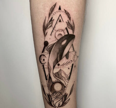 41 Killer Whale Tattoo Designs to Unleash Oceanic Majesty - Psycho Tats