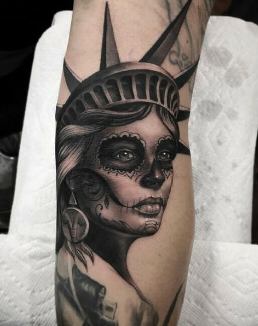 31 Statue of Liberty Tattoo Designs – A Tribute to the Iconic Lady of ...