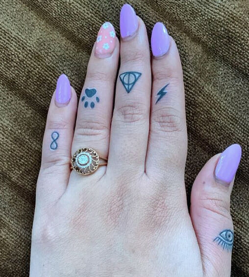 51 Tiny Finger Tattoo Ideas for Subtle Style Statements - Psycho Tats